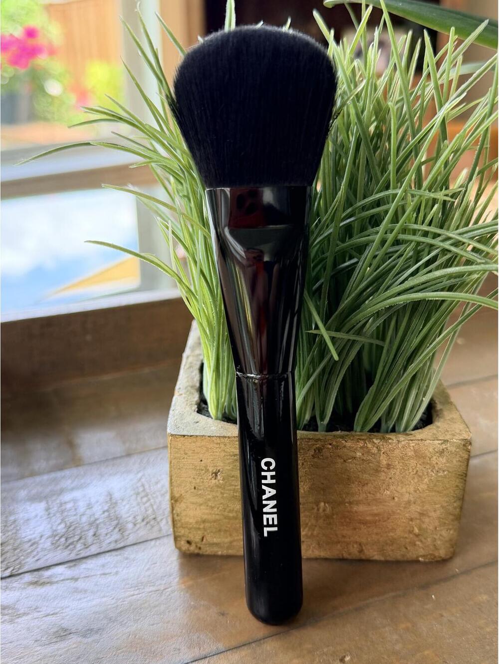 LES PINCEAUX DE CHANEL Brush No. 110 Makeup BLUSH Brush - NEW